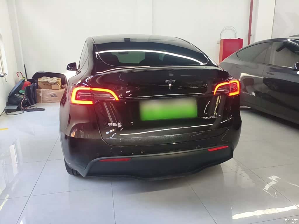 Tesla Model Y, 2022 4