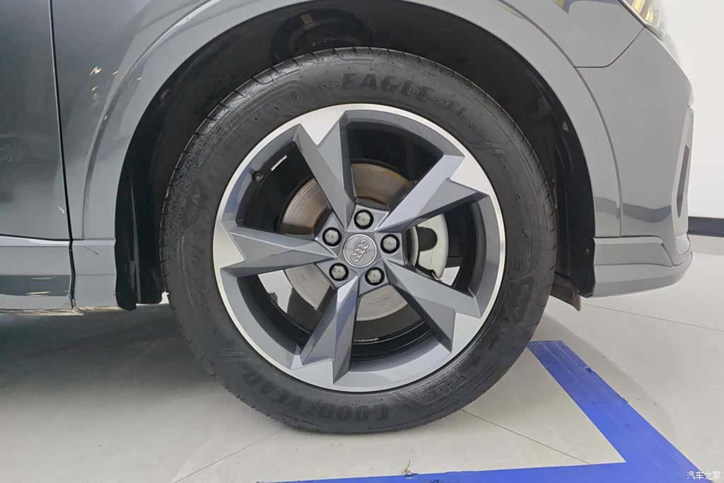 Audi Q3, 2019 6