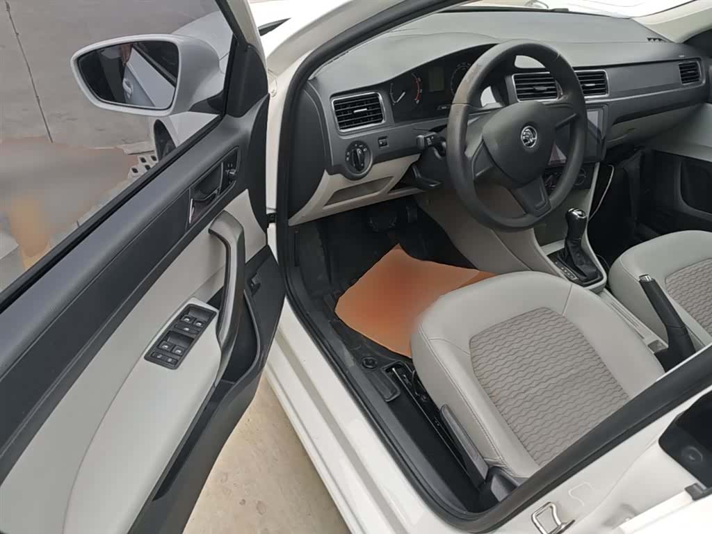 Skoda Rapid, 2017 16