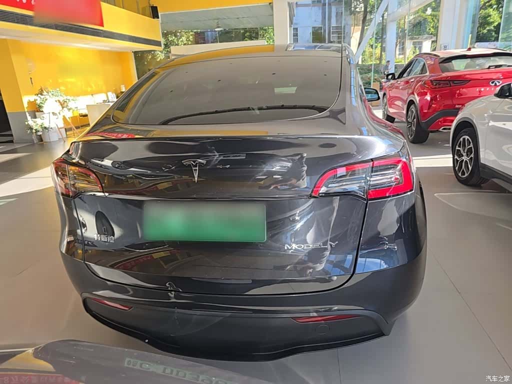 Tesla Model Y, 2024 6