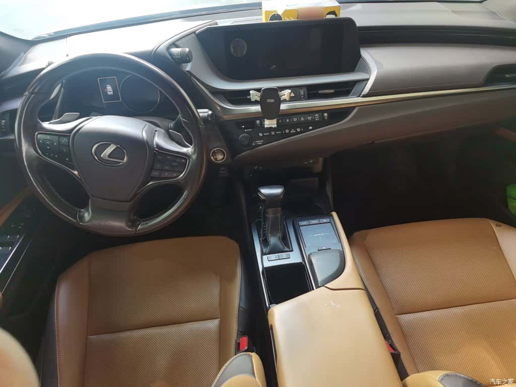 Lexus ES, 2020 13