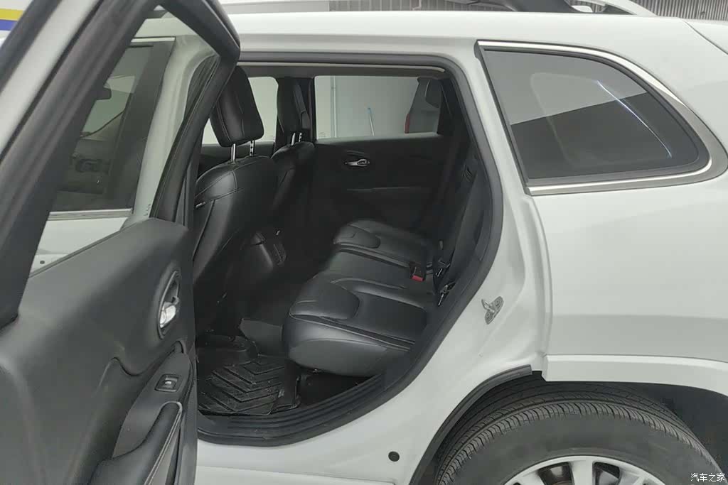 Jeep Cherokee, 2018 11
