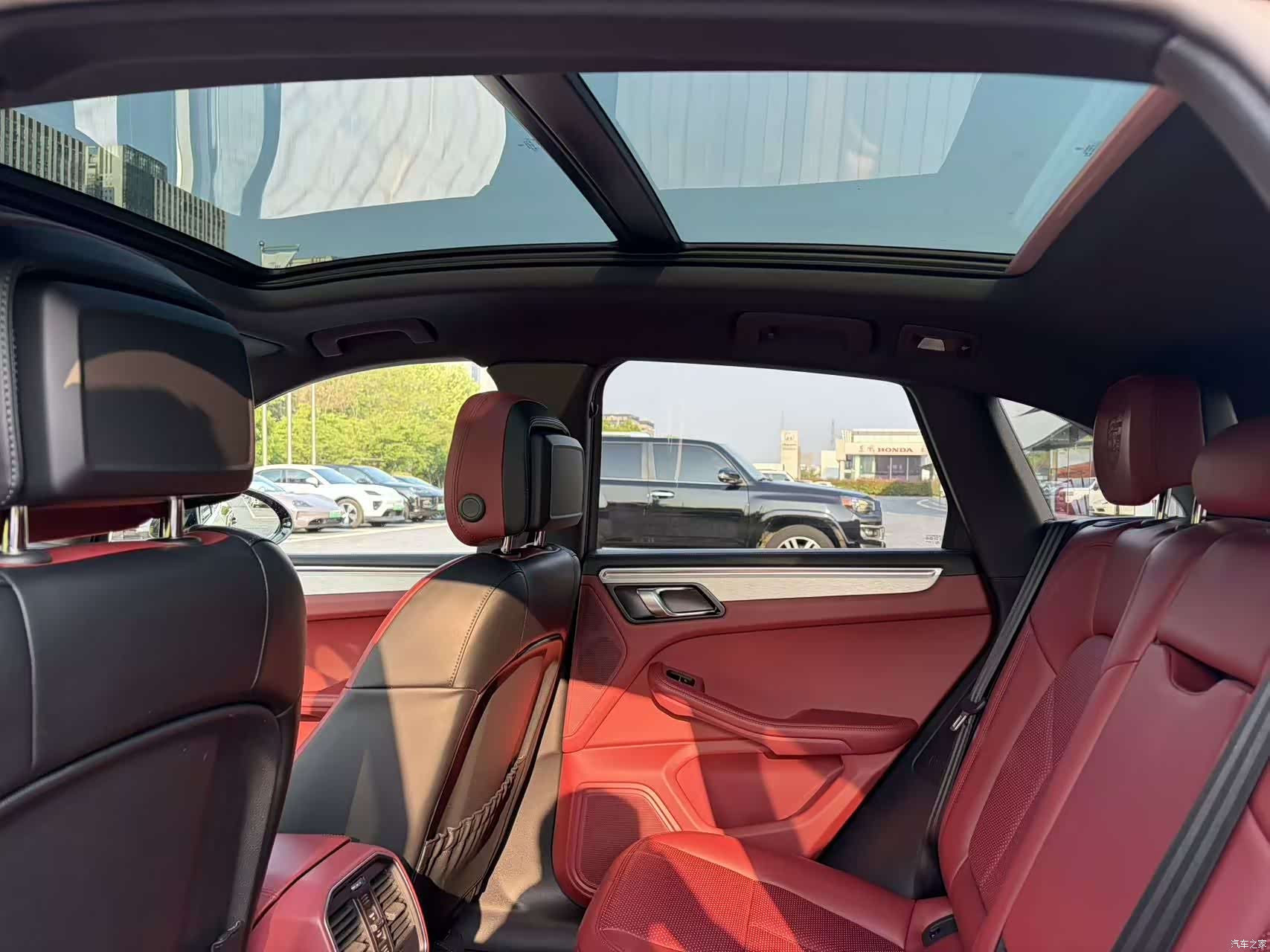 Porsche Macan, 1900 13