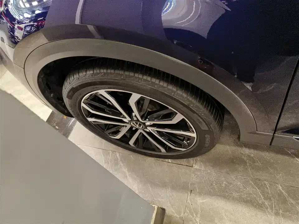 Volkswagen T-ROC exploring Songs