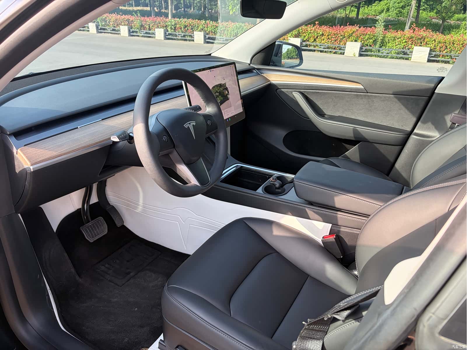 Tesla Model Y, 2023 4