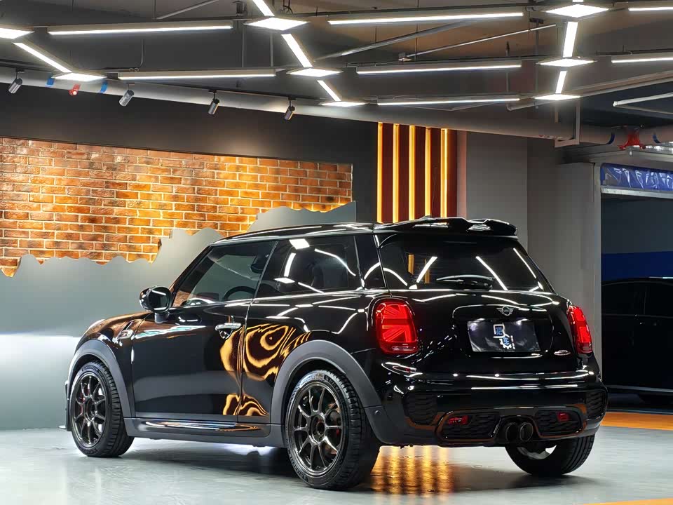 MINI JCW