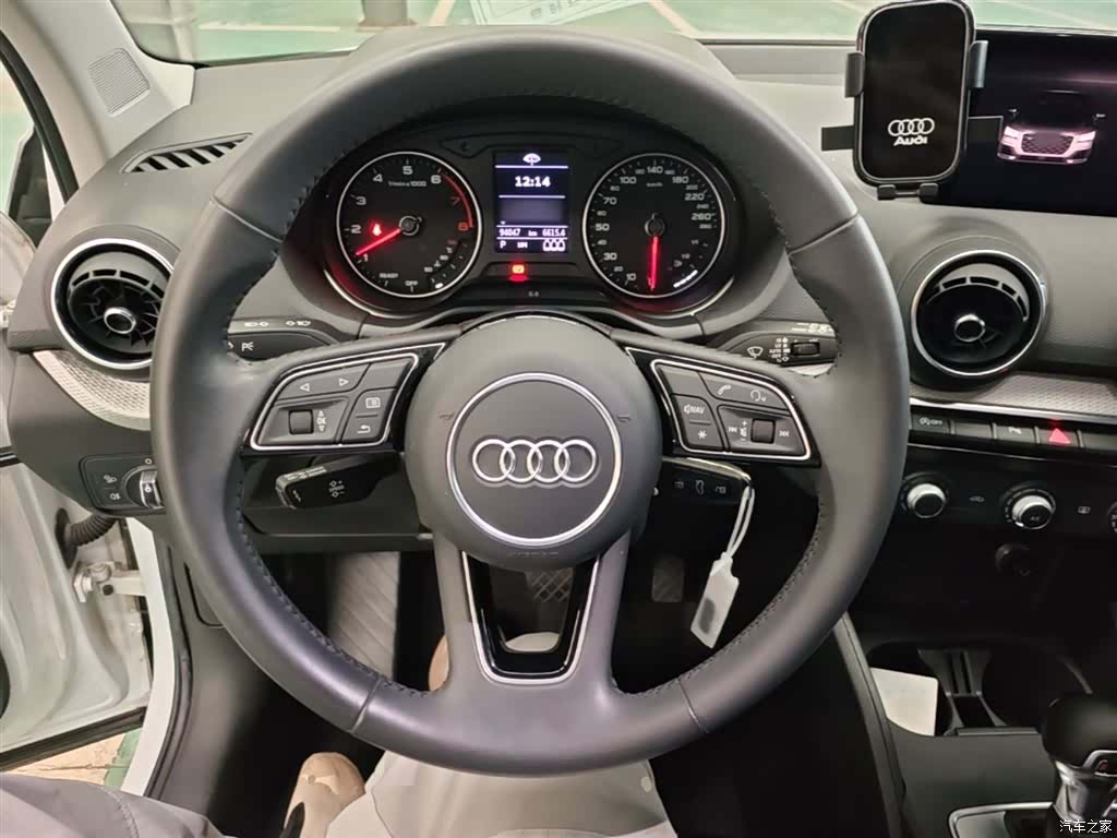 Audi Q2L, 2021 11