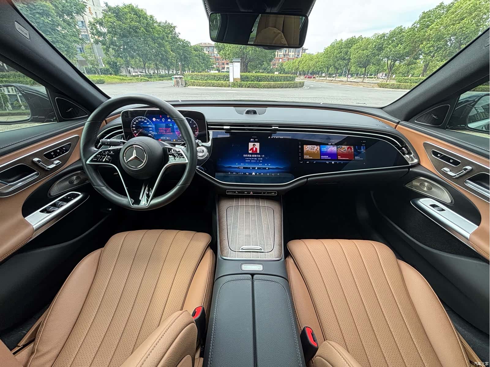 Mercedes-Benz E-Class, 2024 11