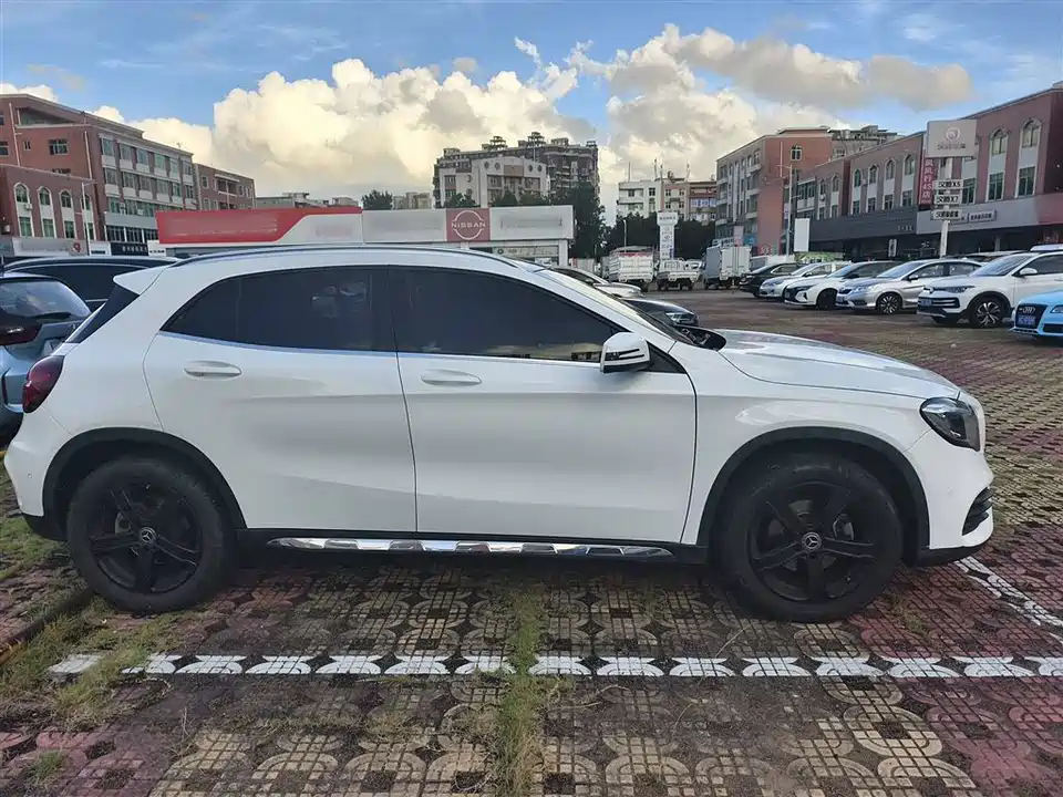 Mercedes-Benz GLA