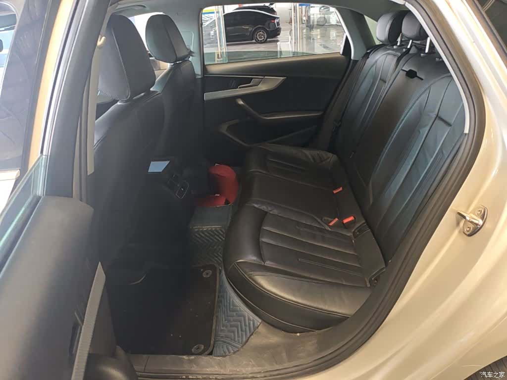 Audi A4L, 2018 17