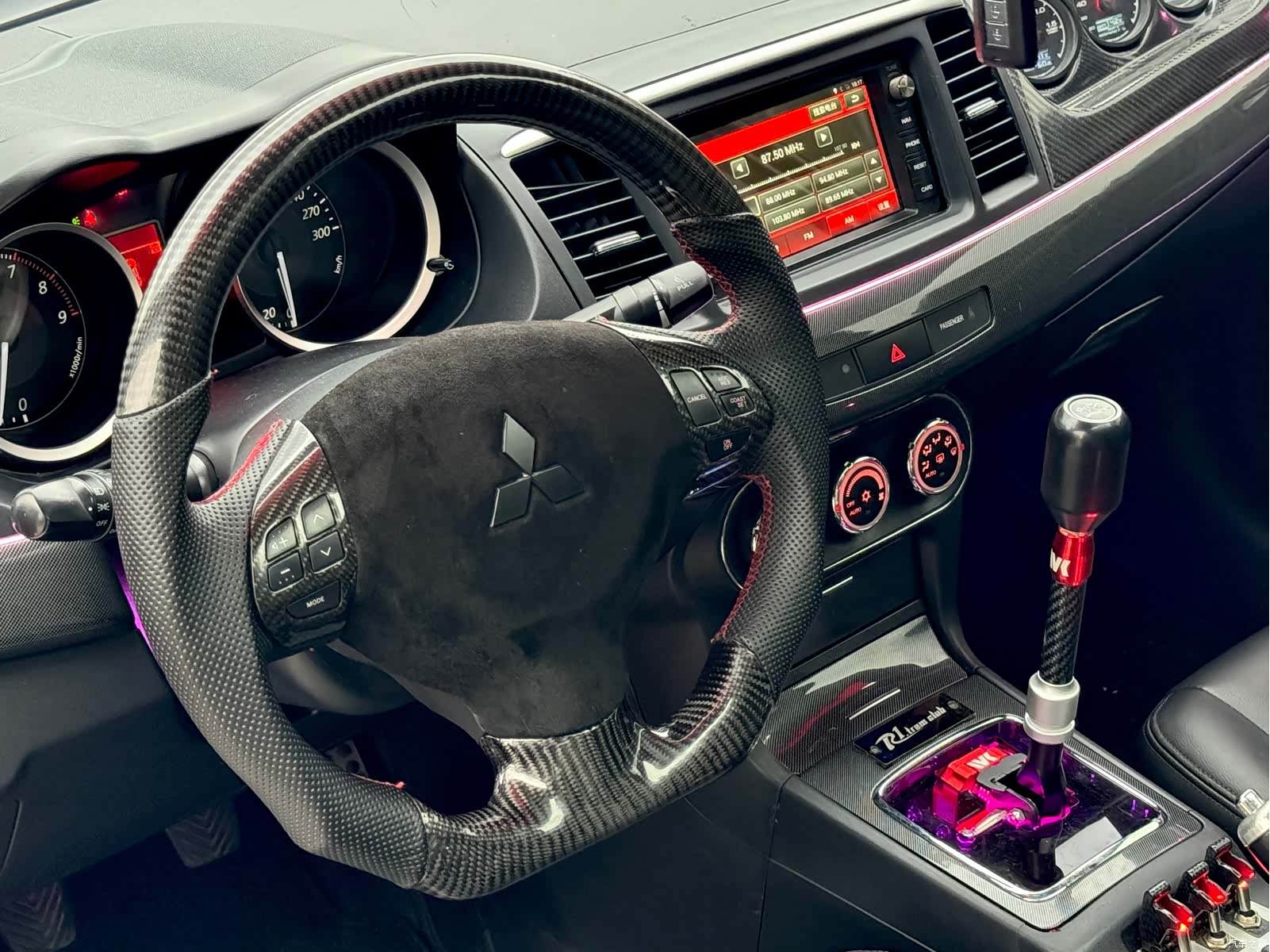 DongNanQiChe YARiS L, 2012 4