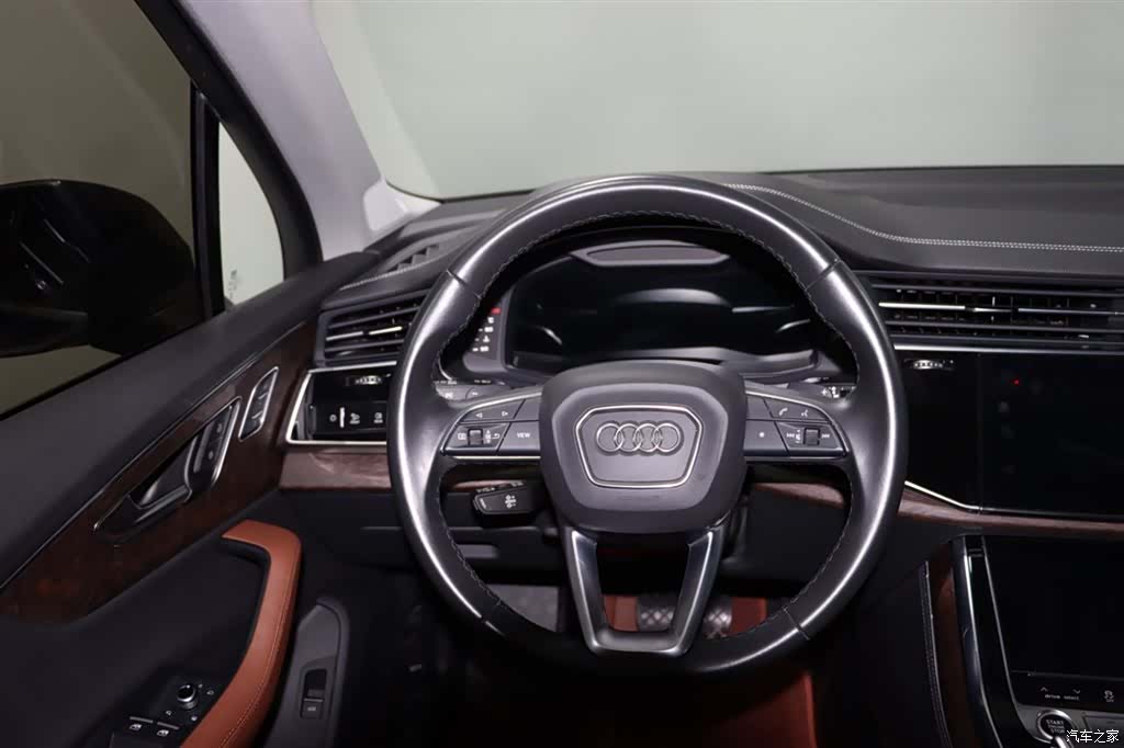 Audi Q7, 2023 10