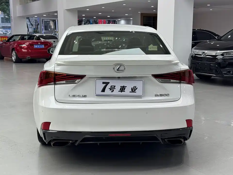 Lexus IS