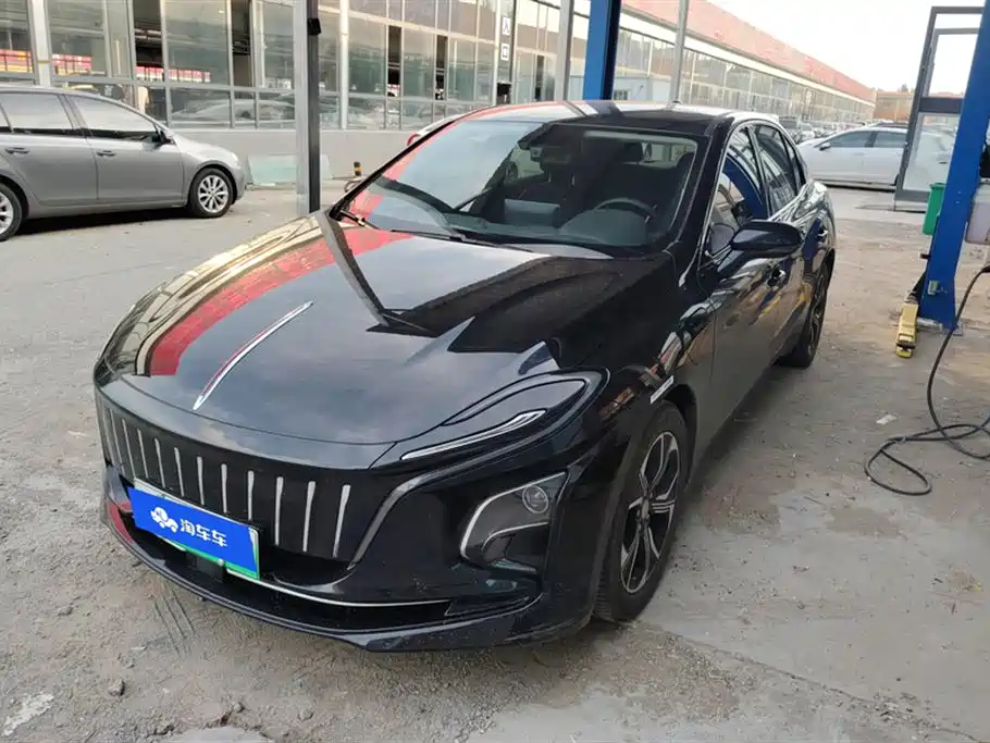 Hongqi E-QM5