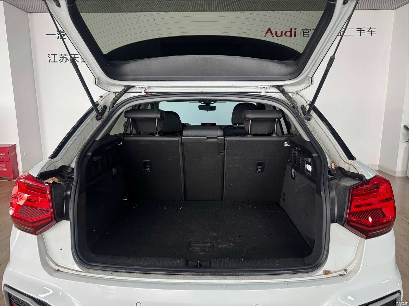 Audi Q2L, 2023 6