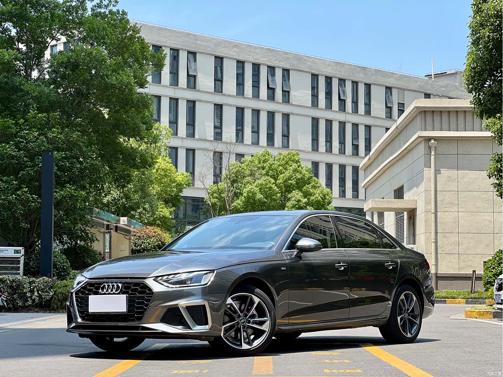 Audi A4L, 2022 1