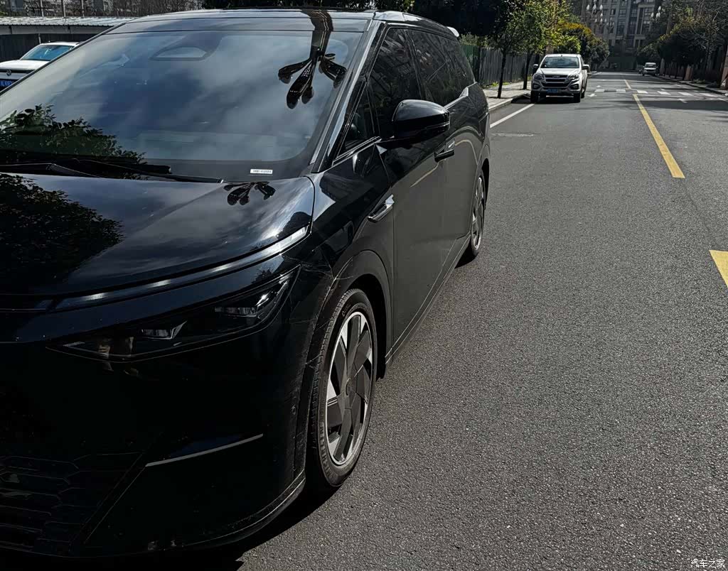 Xpeng X9, 2025 2