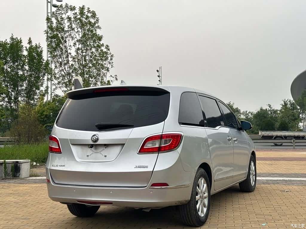 Buick GL8, 2012 4