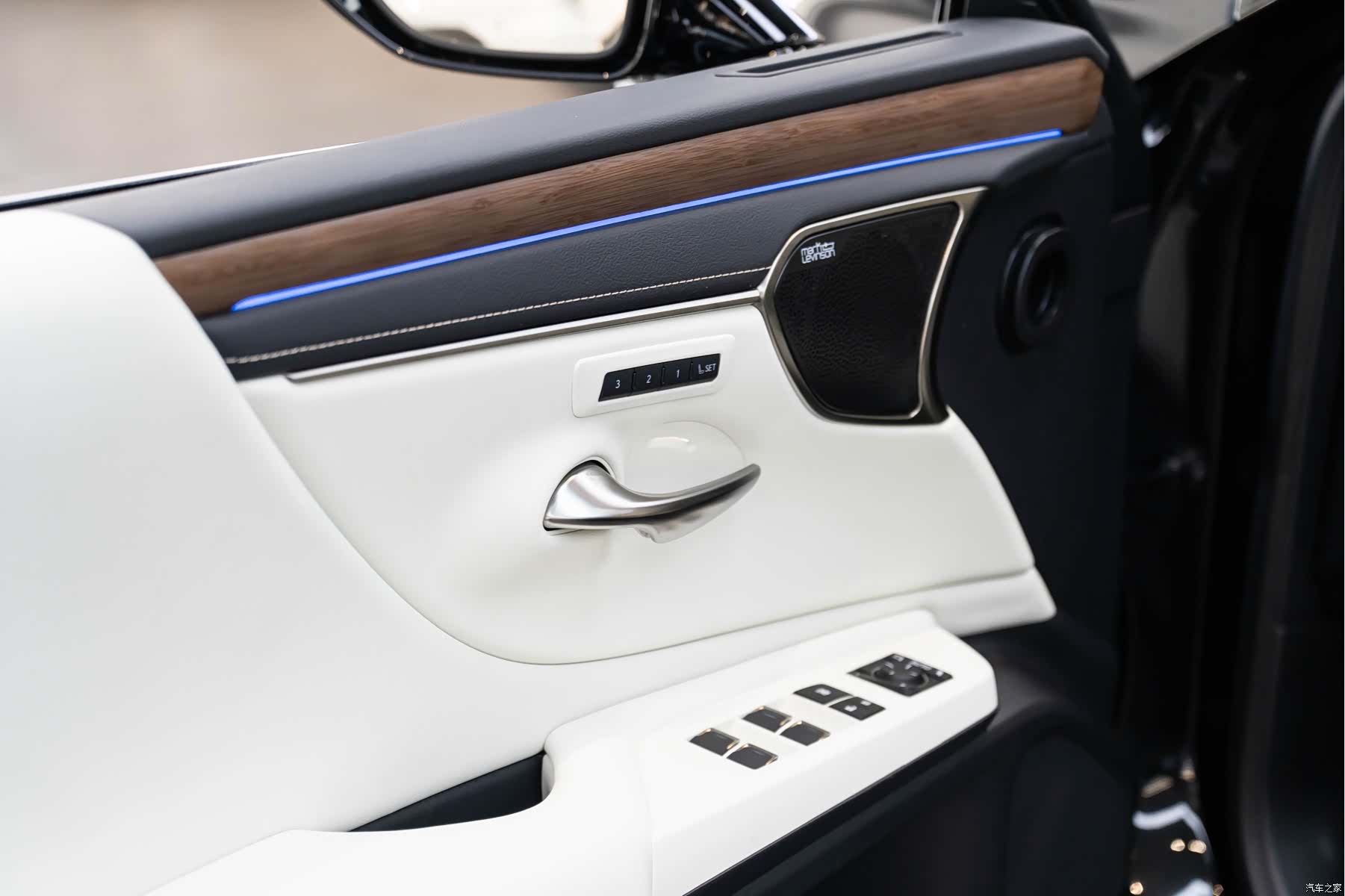 Lexus ES, 2025 21