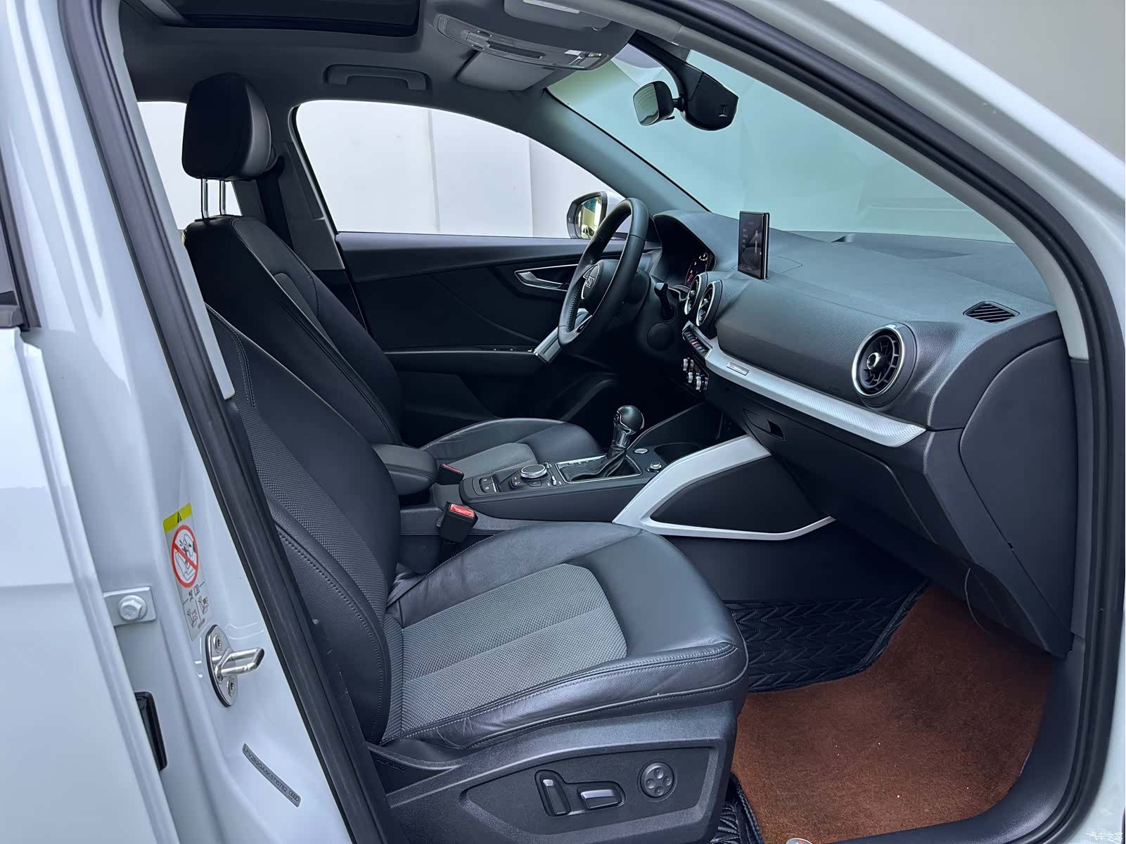 Audi Q2L, 2019 11