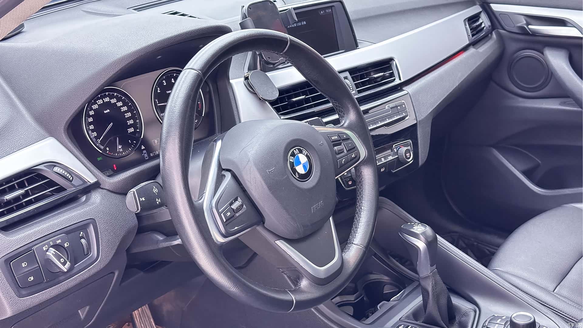 BMW X1, 2019 все фото