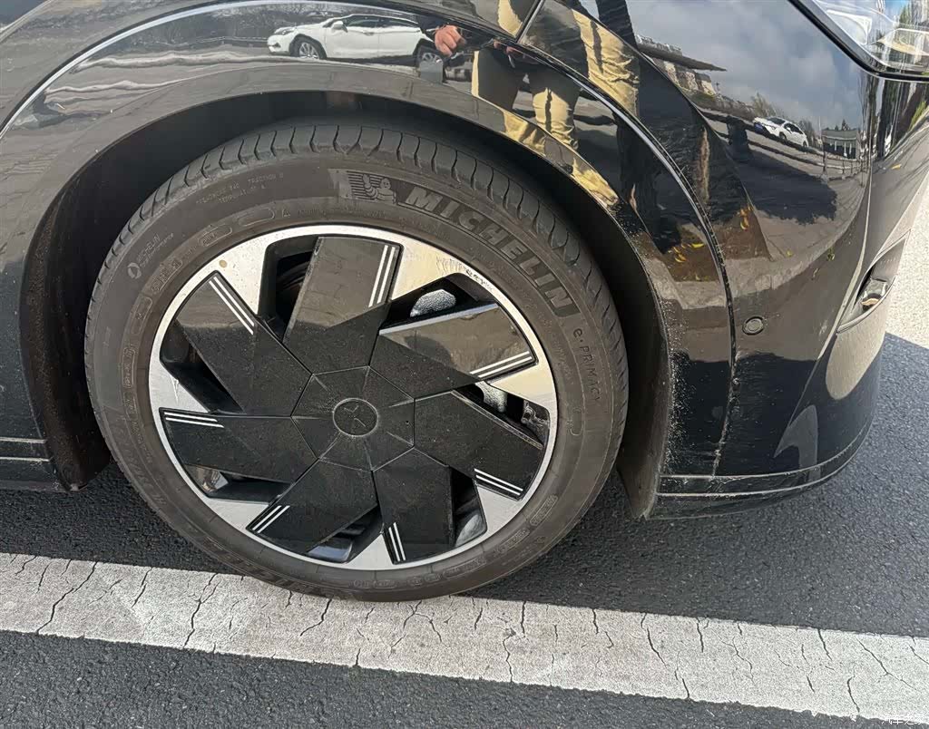 Xpeng X9, 2025 10