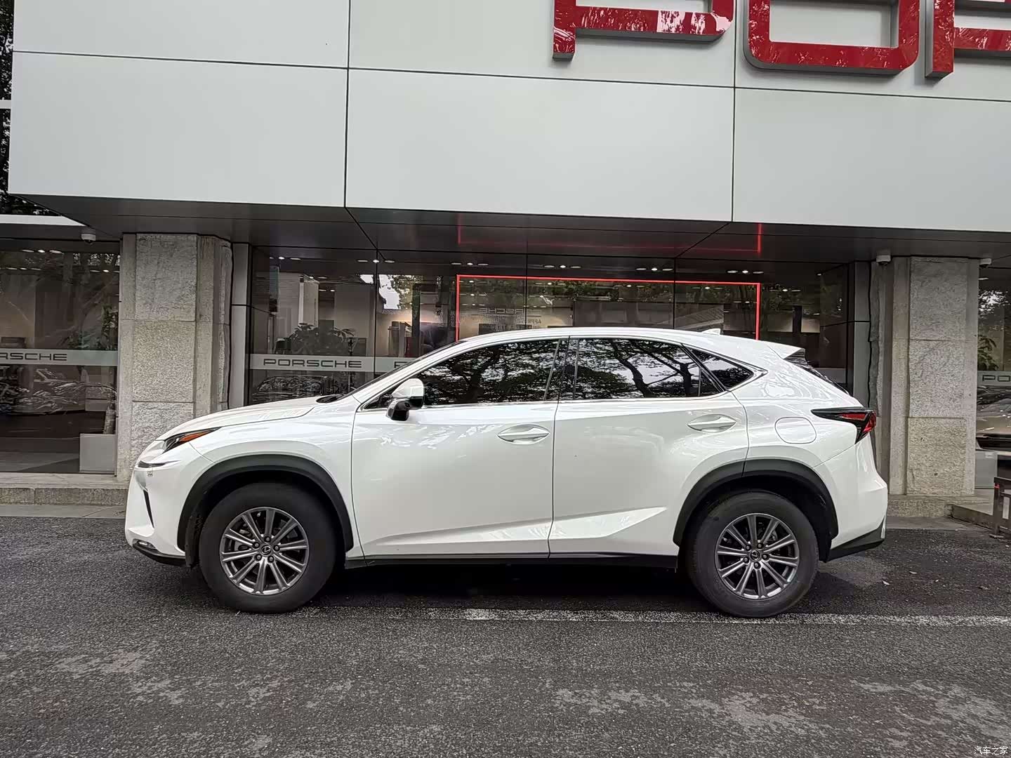 Lexus NX, 2020 11