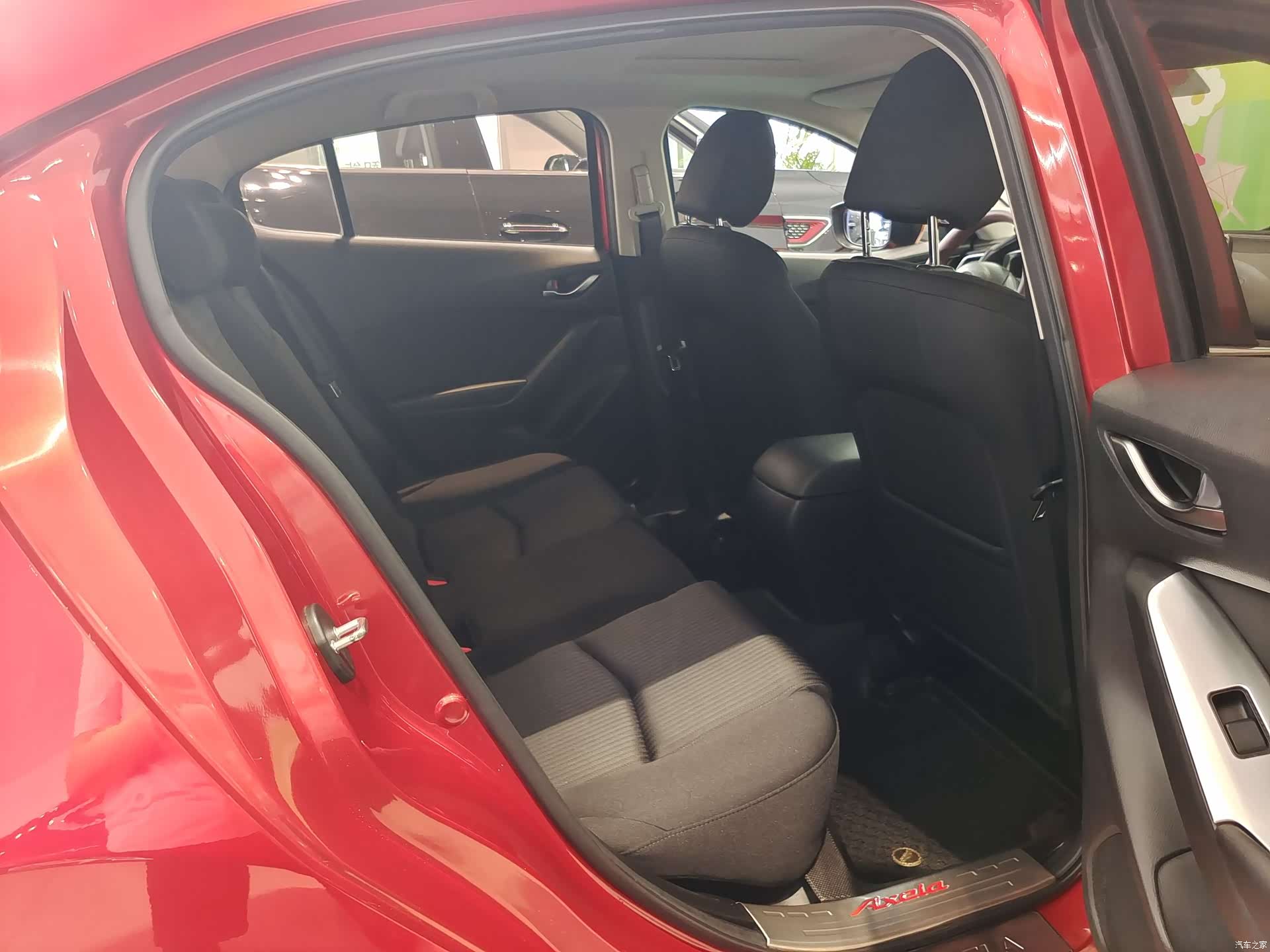 Mazda Mazda3, 2015 9