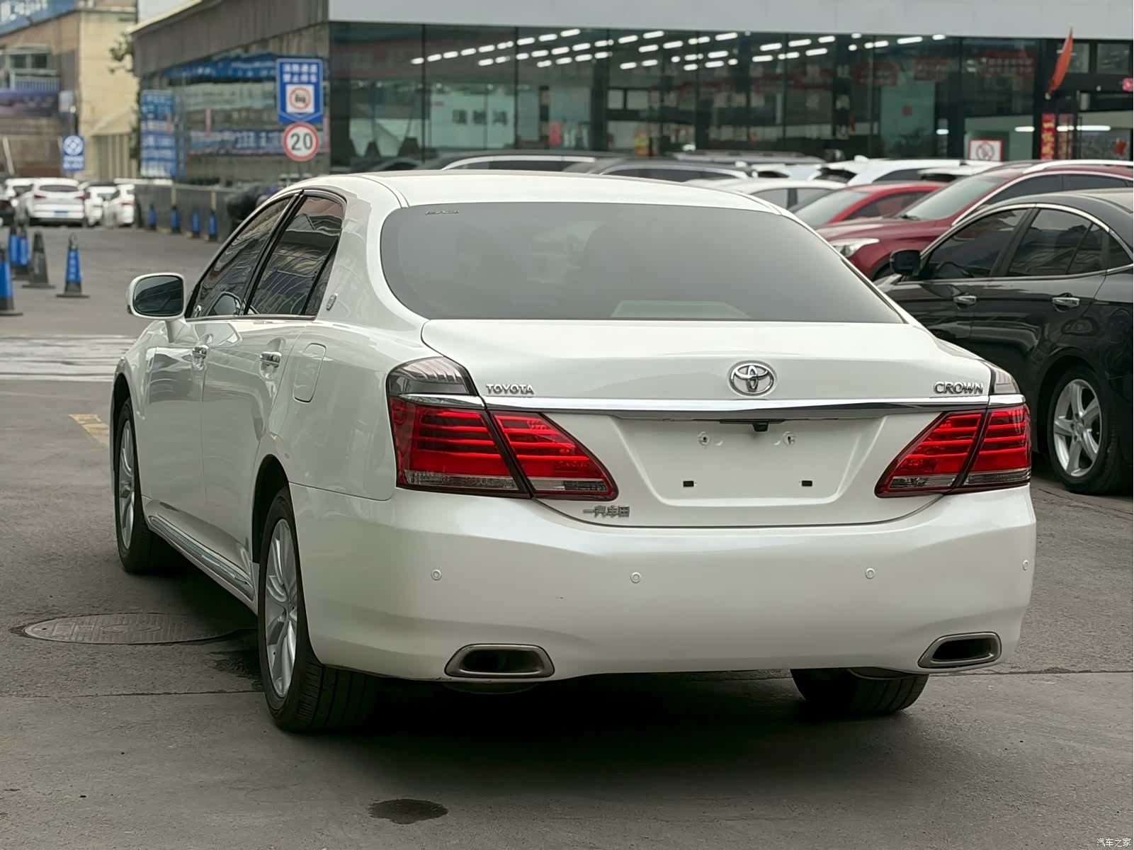 Toyota Crown, 2015 9