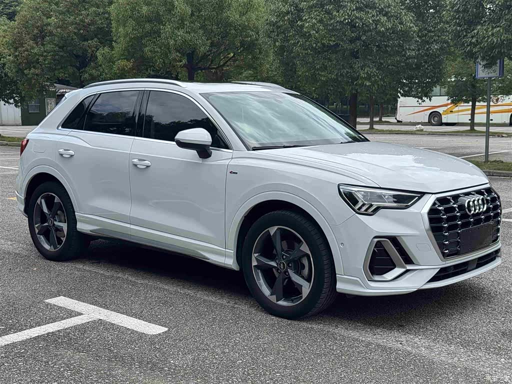 Audi Q3, 2022 10