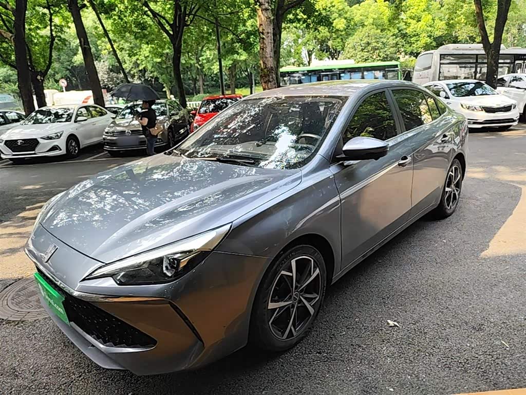 Roewe i5