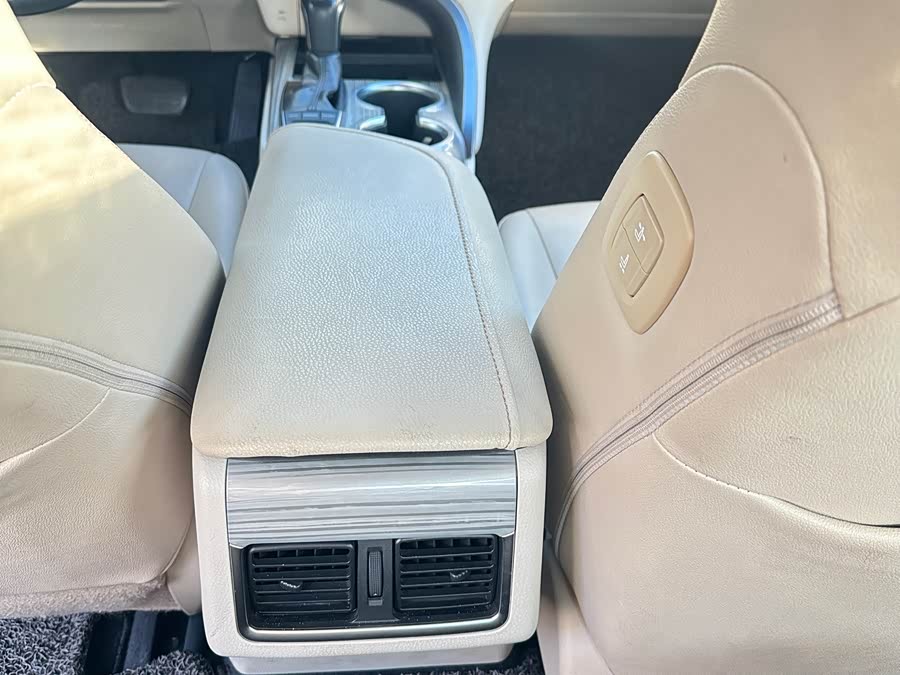 Toyota Camry 2019, фото 11