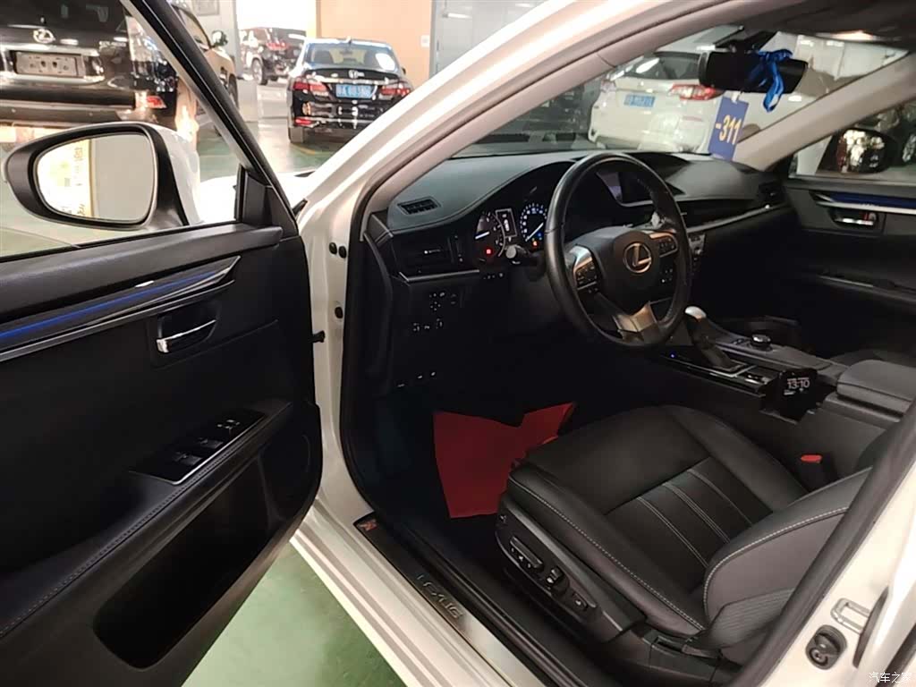 Lexus ES, 2016 16