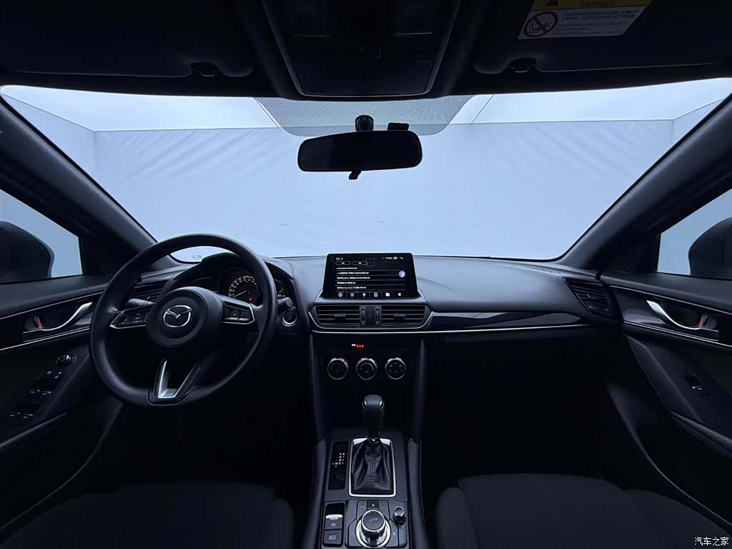 Mazda CX-4, 2023 12