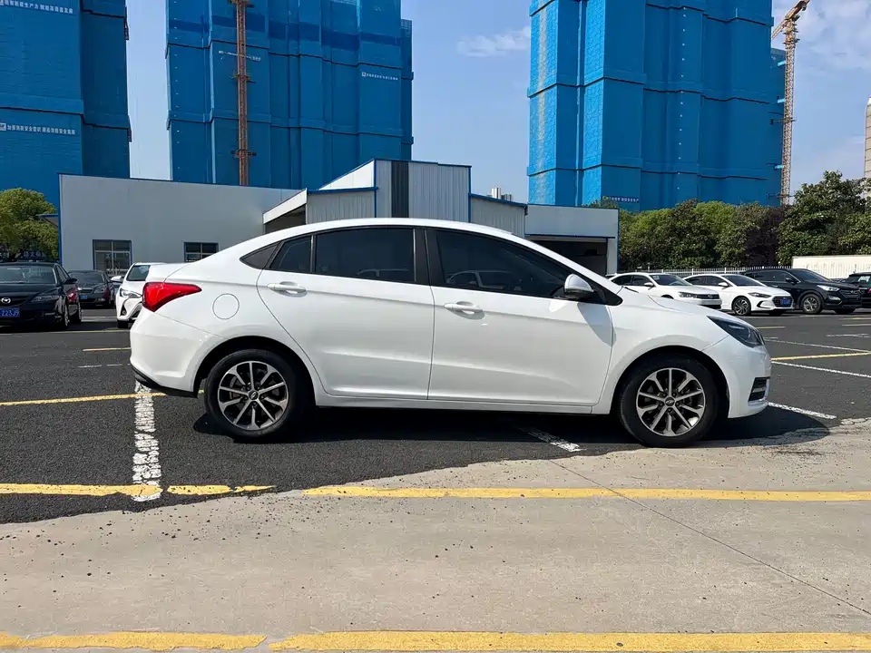 Chery Arrizo 5