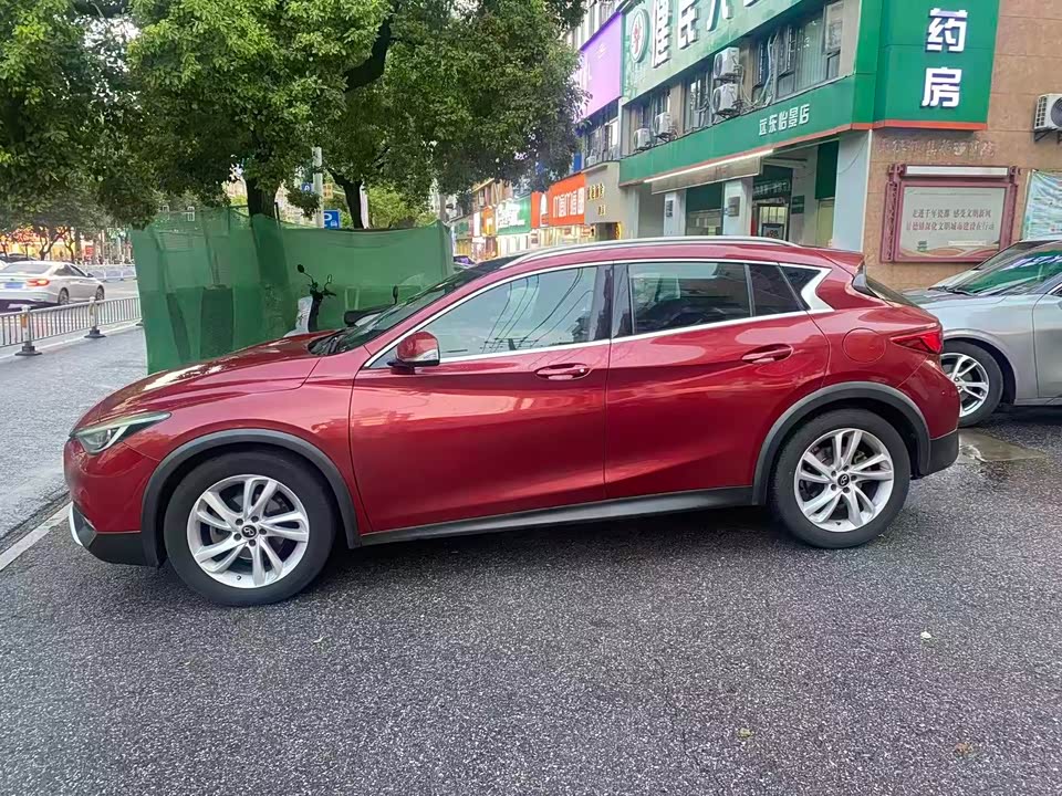 Infiniti QX30