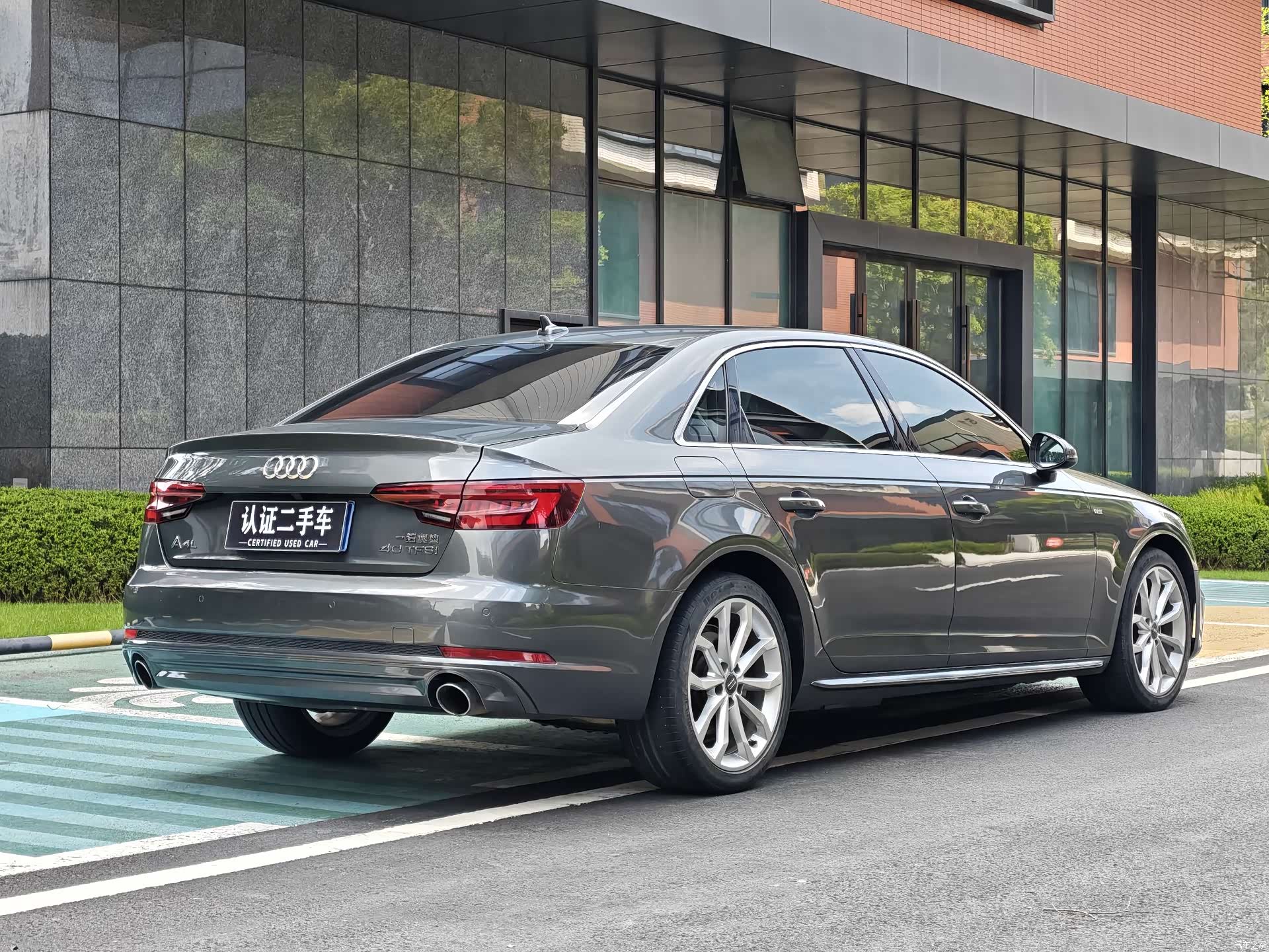 Audi A4L, 2018 6