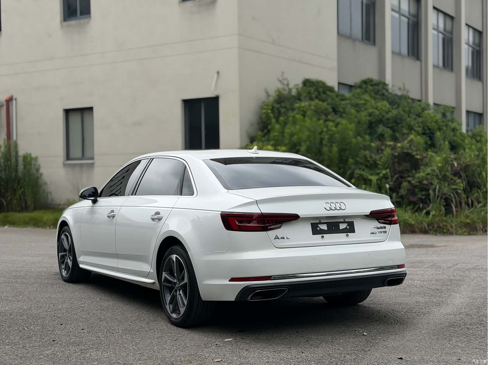 Audi A4L, 2020 все фото