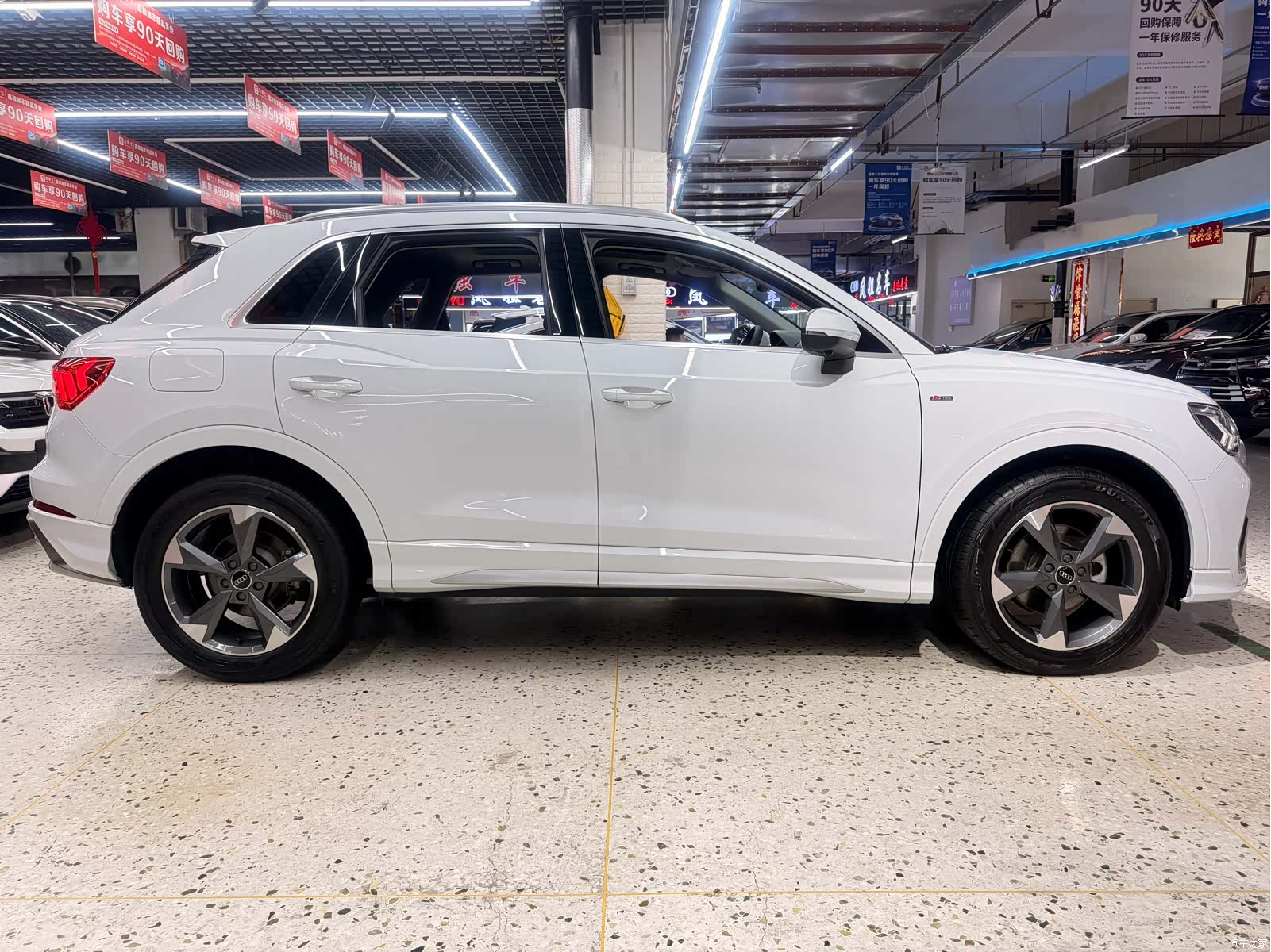 Audi Q3, 2023 4