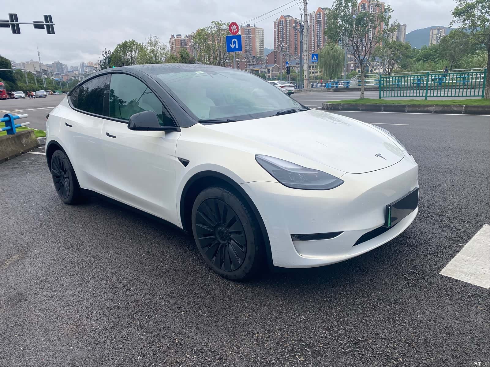 Tesla Model Y, 2021 3