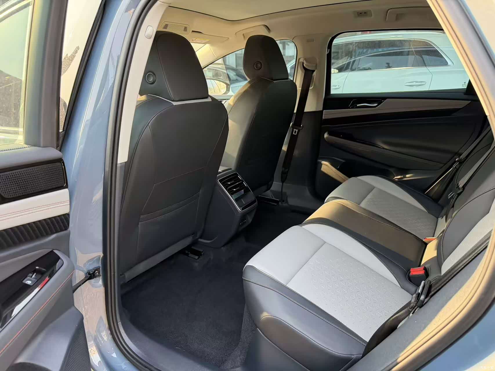 Volkswagen ID.7, 2024 3