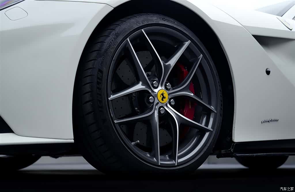 Ferrari F12ber, 2014 7