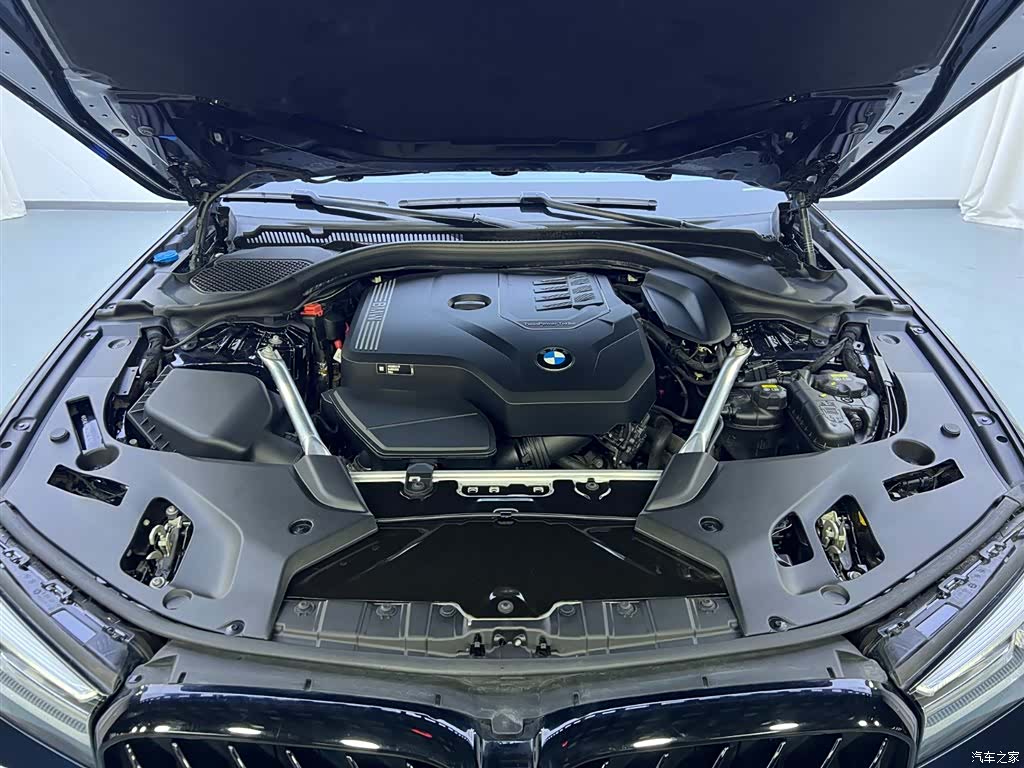 BMW 5 Series, 2022 24