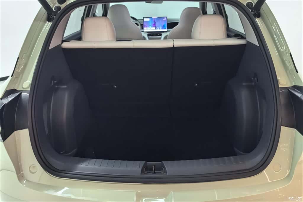 Geely Xingyuan, 2025 4