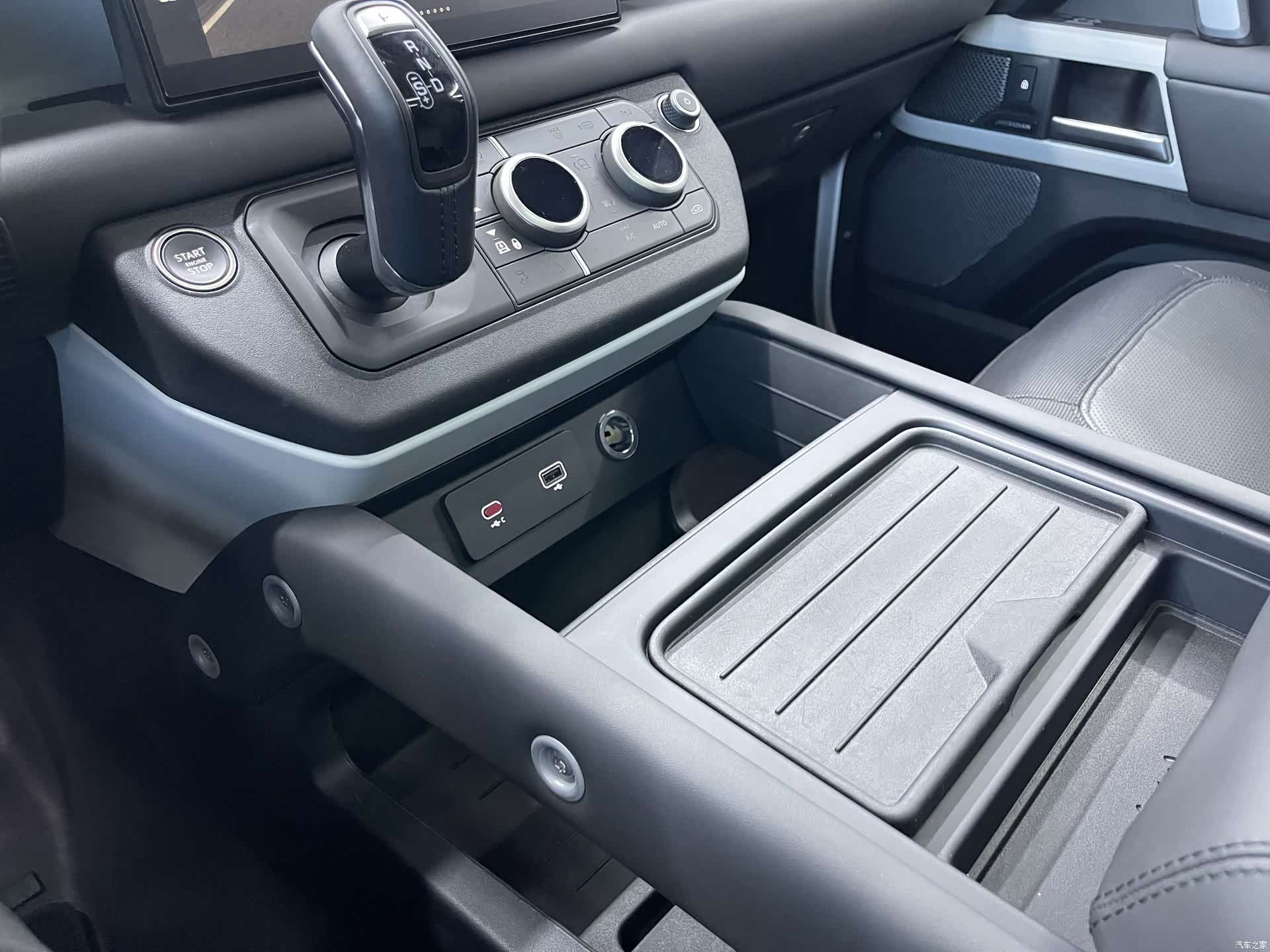 Land Rover Defender, 2024 14
