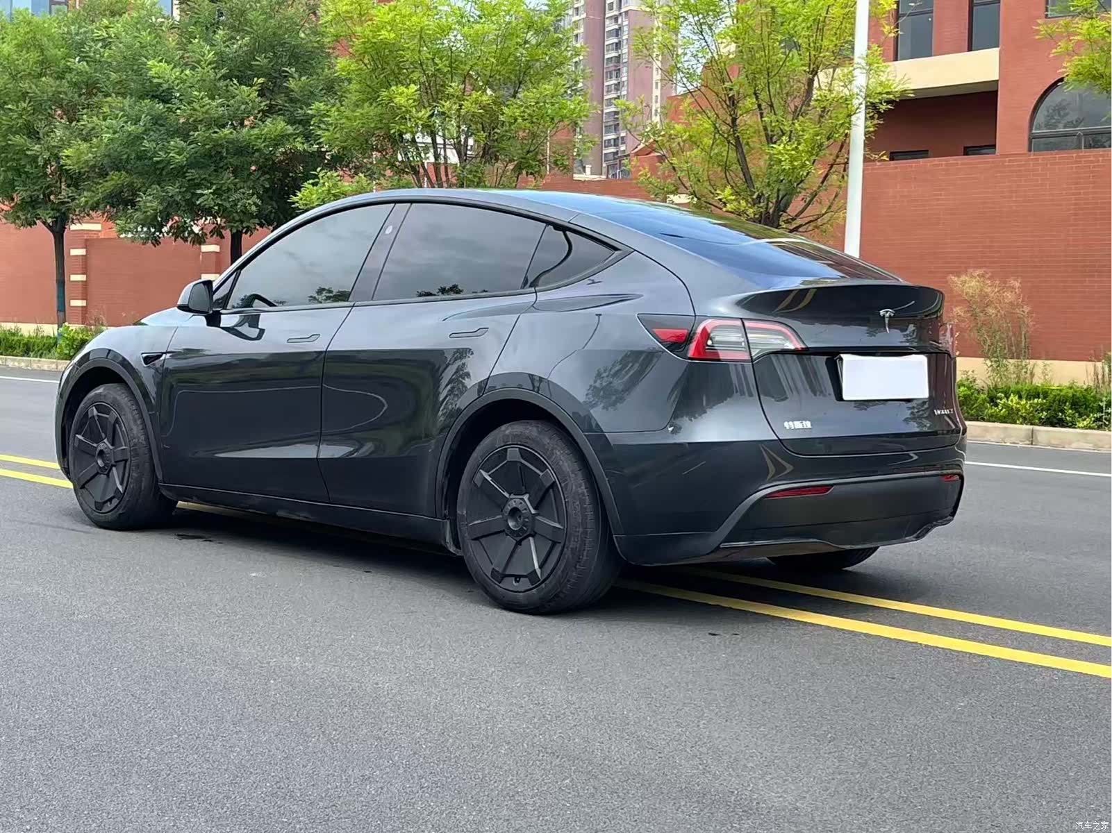 Tesla Model Y, 2025 7