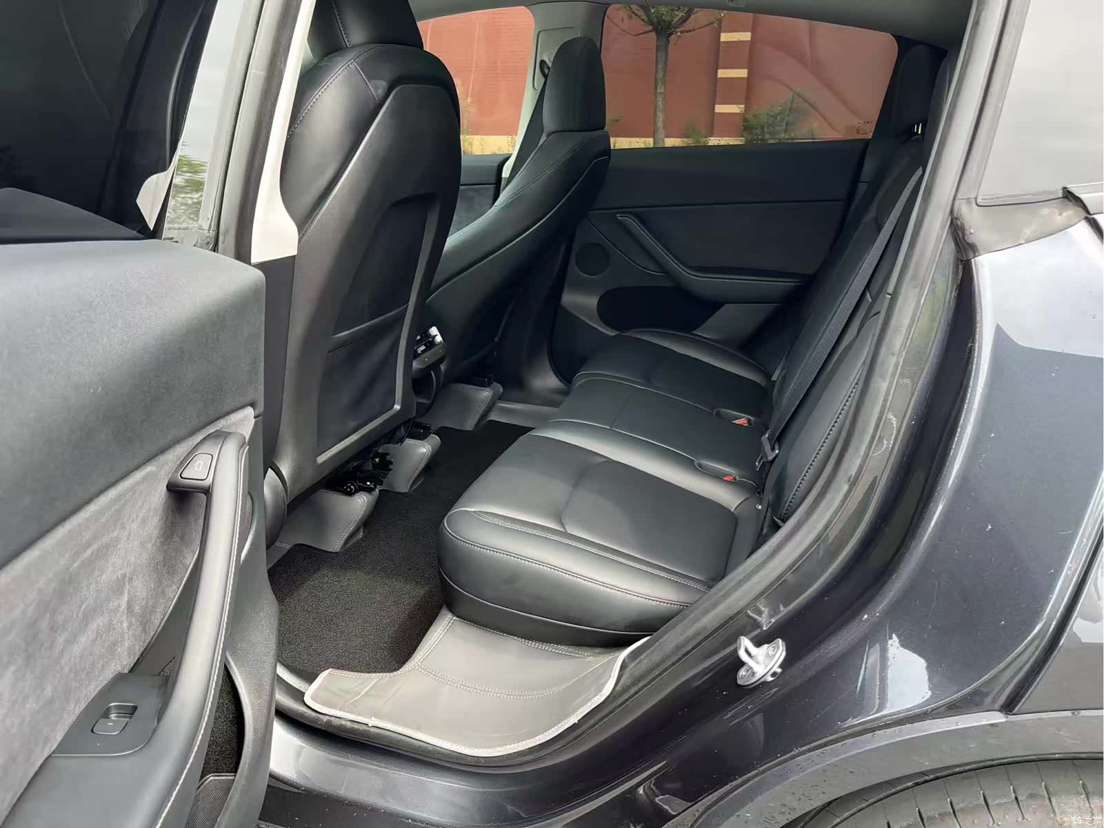 Tesla Model Y, 2025 все фото