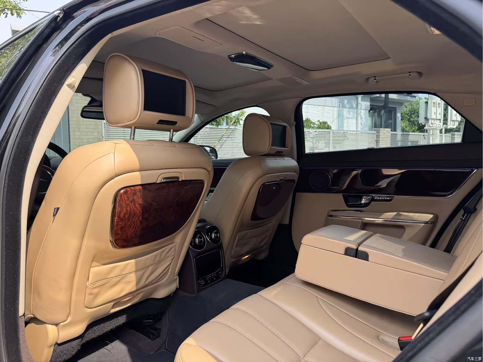 Jaguar XJ, 2013 8