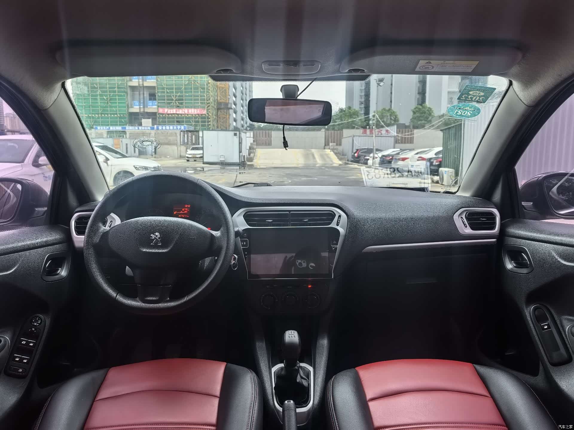 Peugeot 301, 2016 все фото