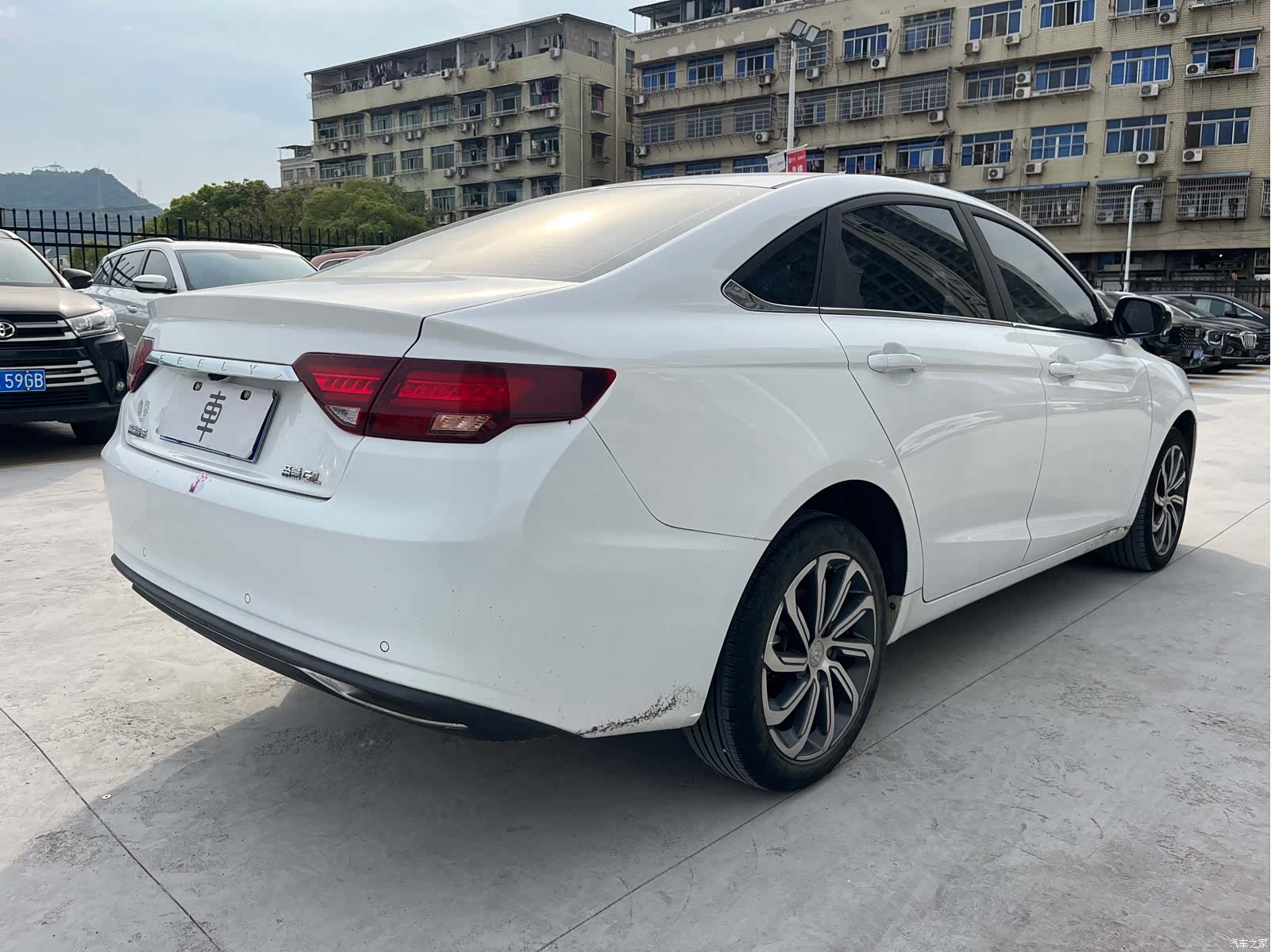 Geely Emgrand, 2021 все фото